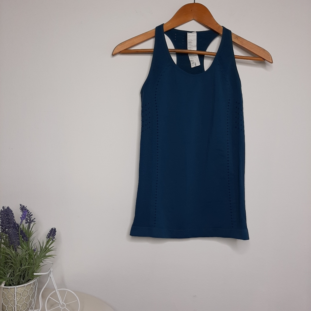 Fabletics Delta Seamless Tank II size XS - Picture 2 of 7